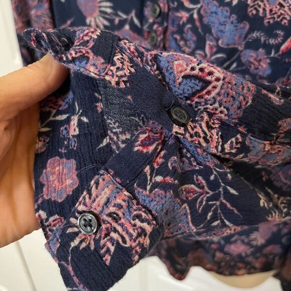 Purple floral pattern flowing top, blouse with roll tab sleeve - Picture 7 of 10